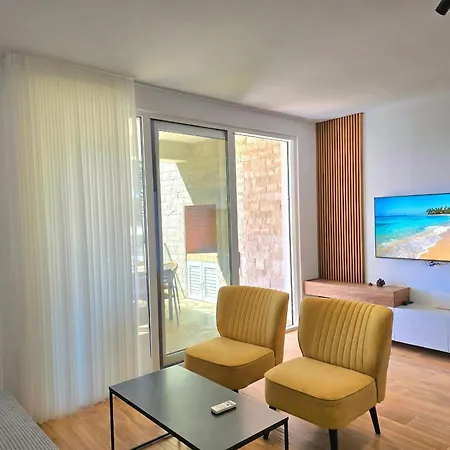 Sanpietro Homes 296 Plazhi San Pietro
